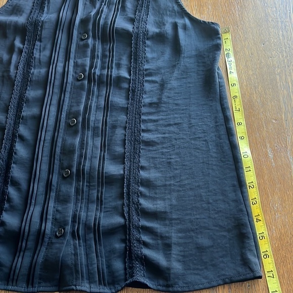 CAbi 3266 Jagger Top Lace Sleeveless Blouse Size Small Black Lace Inserts - Picture 10 of 14